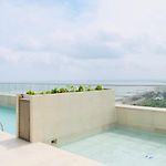Ivory Tide, Sea View, Pool & Coastal Calm