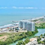 Ivory Tide, Sea View, Pool & Coastal Calm