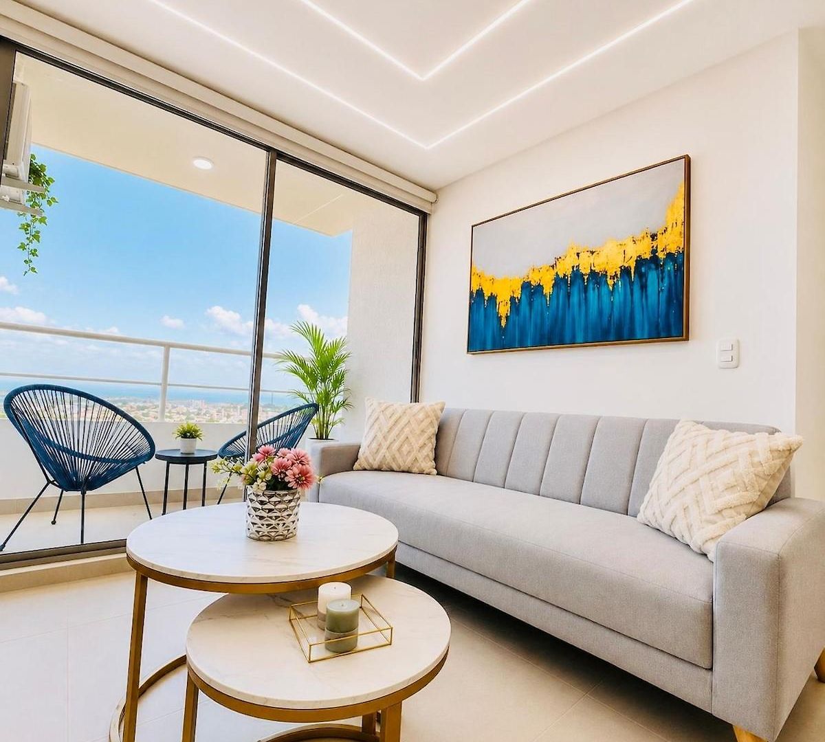 Ivory Tide, Sea View, Pool & Coastal Calm Apartamento *