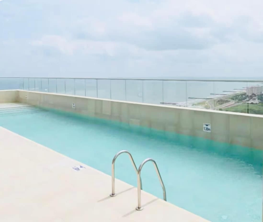 Apartamento Ivory Tide, Sea View, Pool & Coastal Calm *