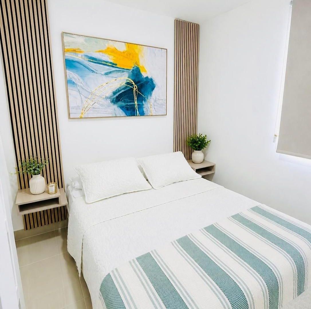 Ivory Tide, Sea View, Pool & Coastal Calm