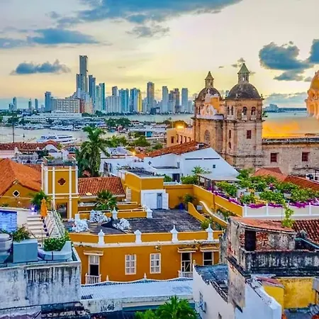 Ivory Tide, Sea View, Pool & Coastal Calm Apartamento Cartagena