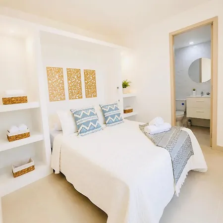 Ivory Tide, Sea View, Pool & Coastal Calm Apartamento Cartagena