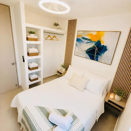 Ivory Tide, Sea View, Pool & Coastal Calm