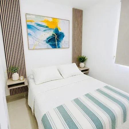 Ivory Tide, Sea View, Pool & Coastal Calm
